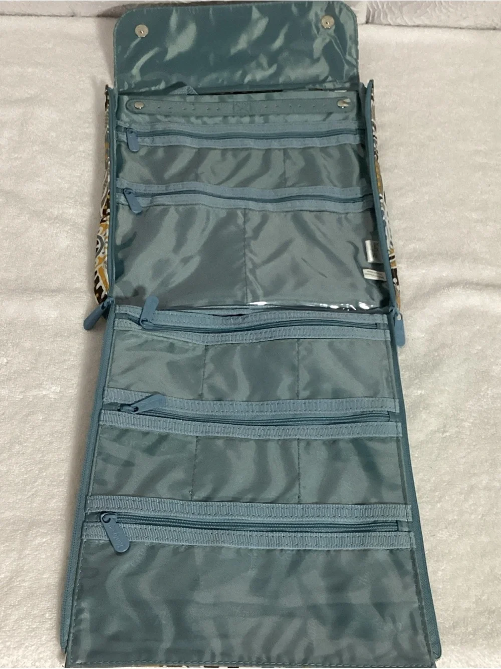 Thirty One Hanging Traveler Case Paisley Toiletry Bag Organizer NWOT Snap Close